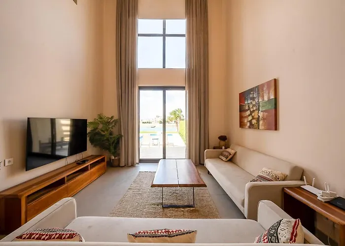 Holiday home Luxury 4br + Nanny • Ancient Sands *